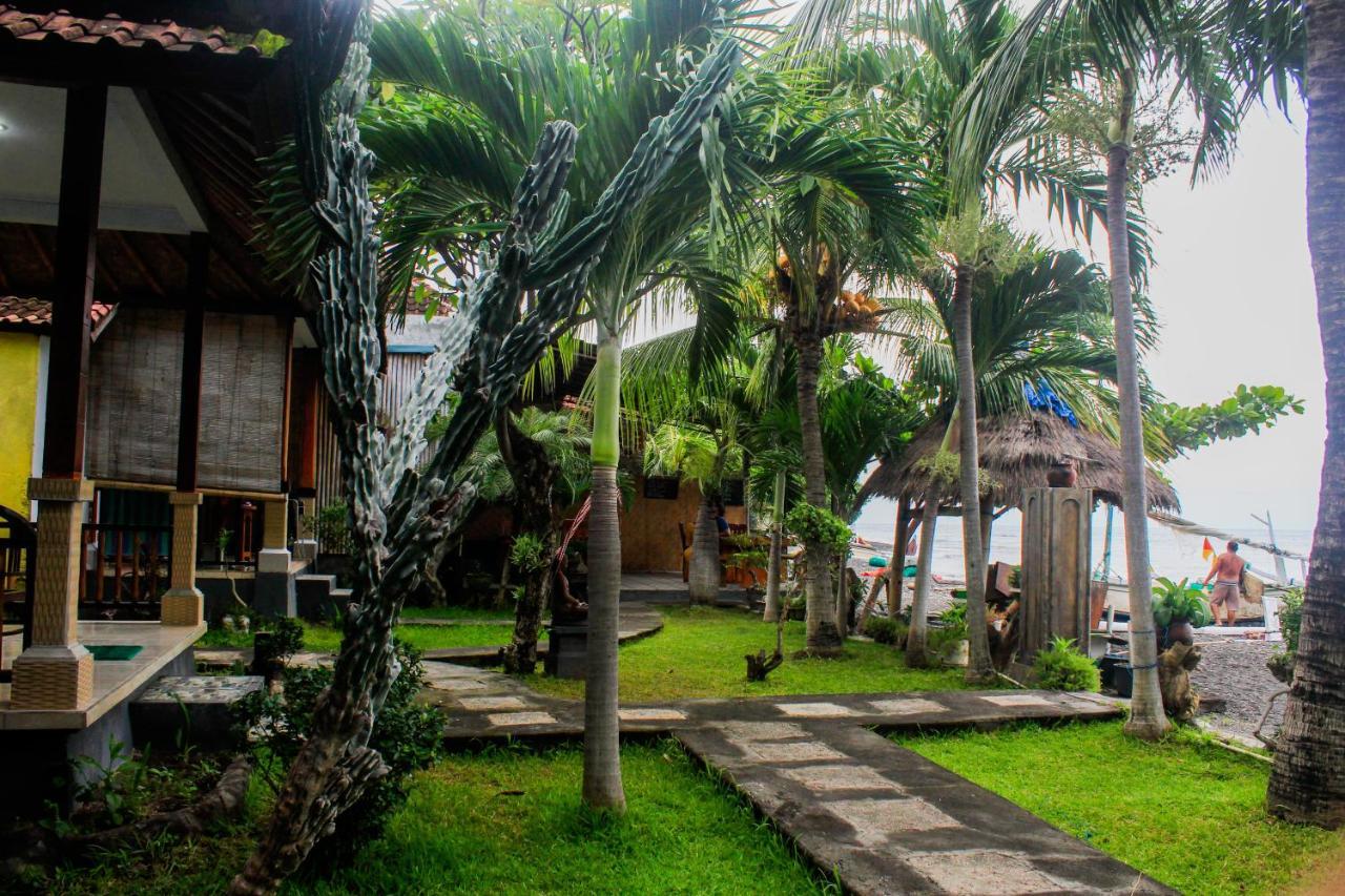 Coconut Beach Bungalows & Warung 2 Amed Kültér fotó